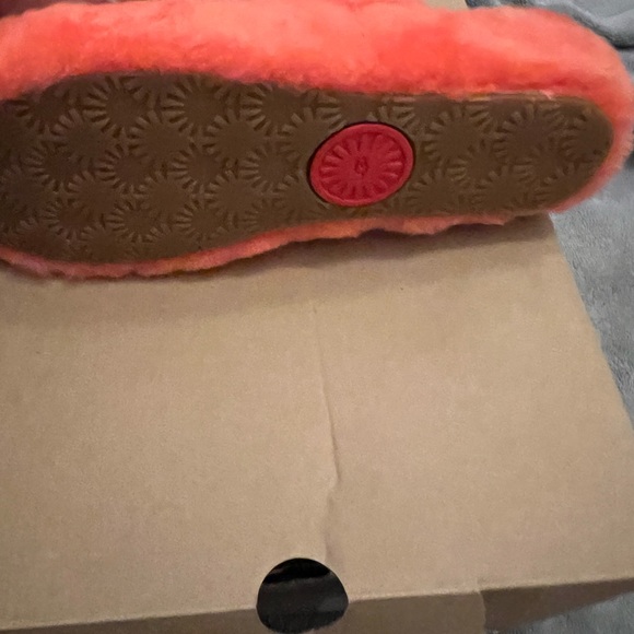Ugg slippers - Picture 4 of 5